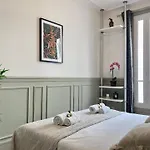 Eiffel Tower Stylish Retreat Apartmán *