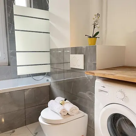 Daire Eiffel Tower Stylish Retreat