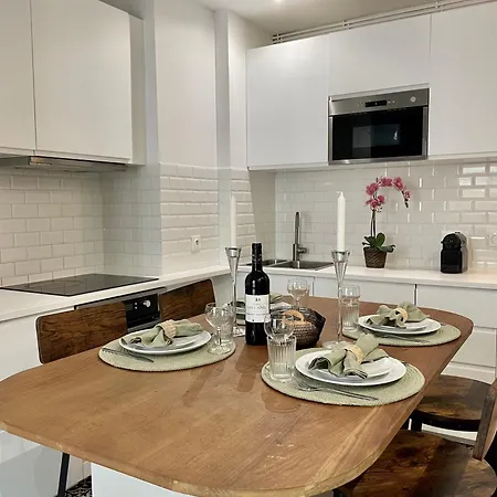 شقة Eiffel Tower Stylish Retreat باريس