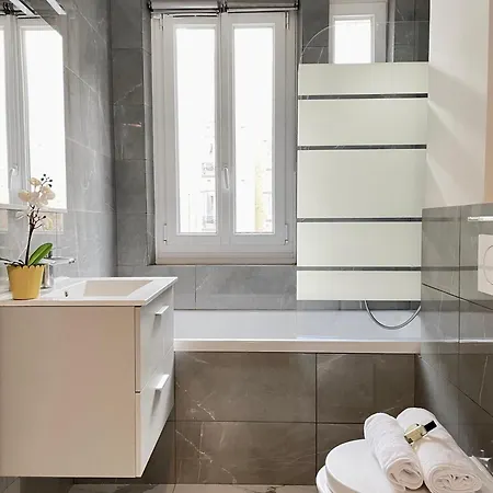 Eiffel Tower Stylish Retreat Daire Paris