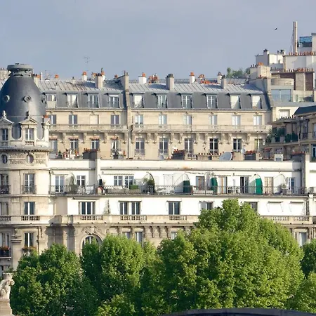 Eiffel Tower Stylish Retreat