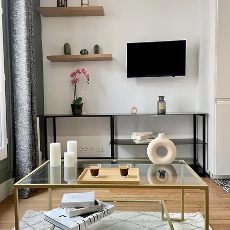 Eiffel Tower Stylish Retreat باريس