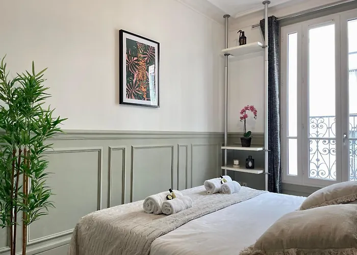 Eiffel Tower Stylish Retreat Apartamento *
