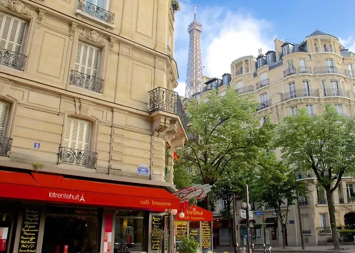 Eiffel Tower Stylish Retreat Apartamento