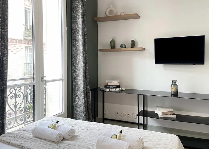 Eiffel Tower Stylish Retreat * París