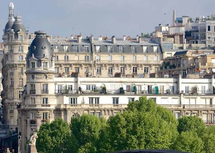 Eiffel Tower Stylish Retreat